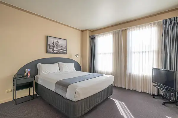 Clocktower Apartment Hotel Melbourne Budgetqueen Bedroom